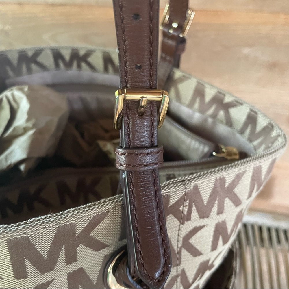 Michael Kors Brown and Tan Signature Large Tote - Picture 5 of 14
